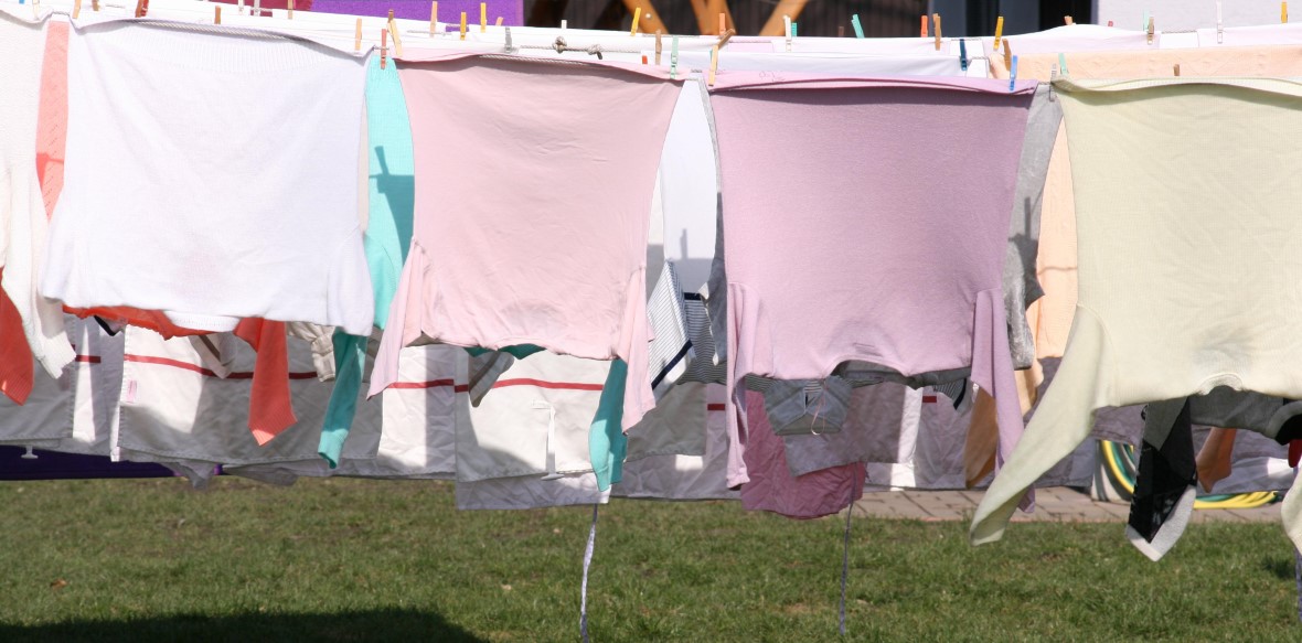 Frische Wäsche auf der Leine — Wäscherei Espenhain